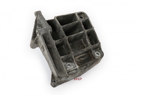 Audi 80 Typ 89/B4/100/A6 C4 4 Zylinder Halter Klima-Kompressor 050260885D